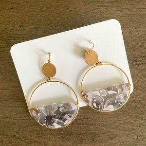 Never worn - Francesca's - Gold Dangle Earrings